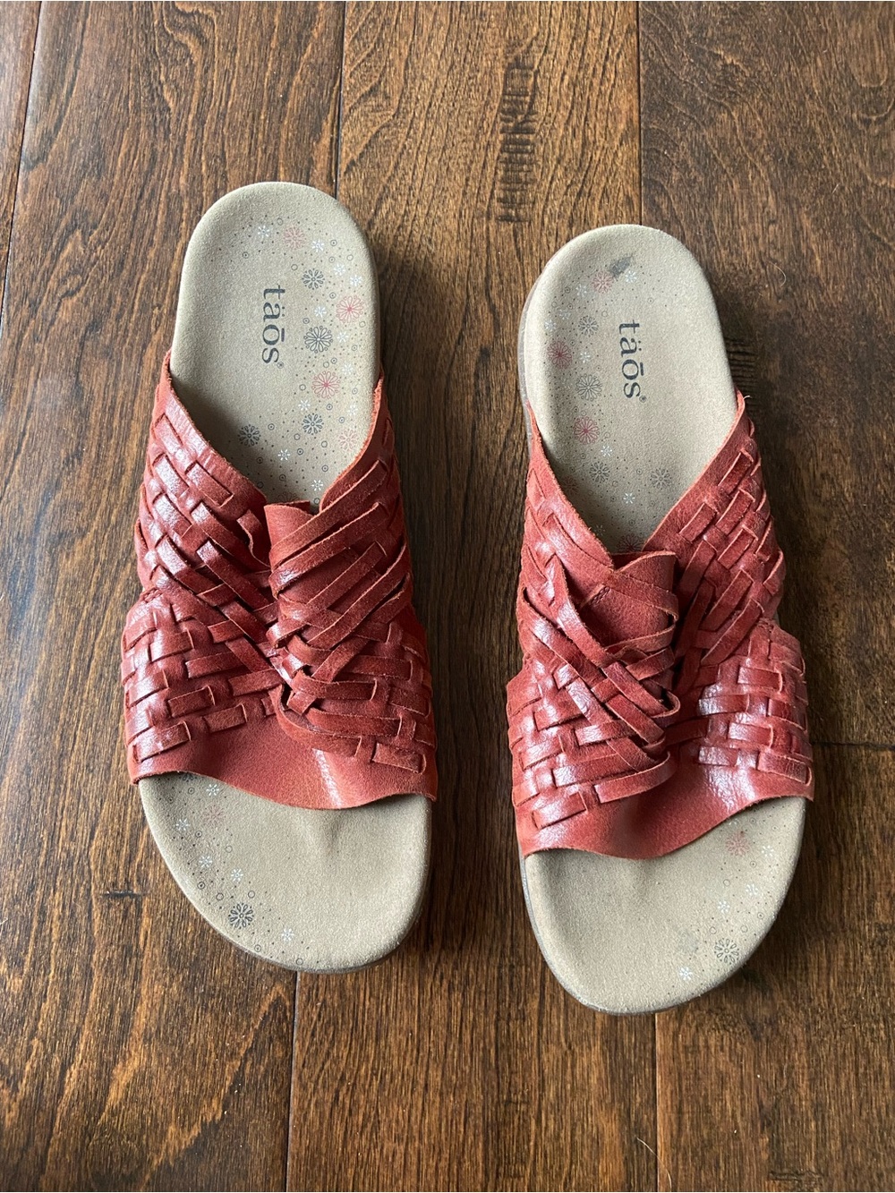 Taos Guru Slide Sandals SZ 10 women’s brownish burgundy